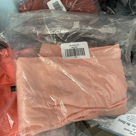 Hollister 100% cotton tee Shirt - Picture 5 of 7